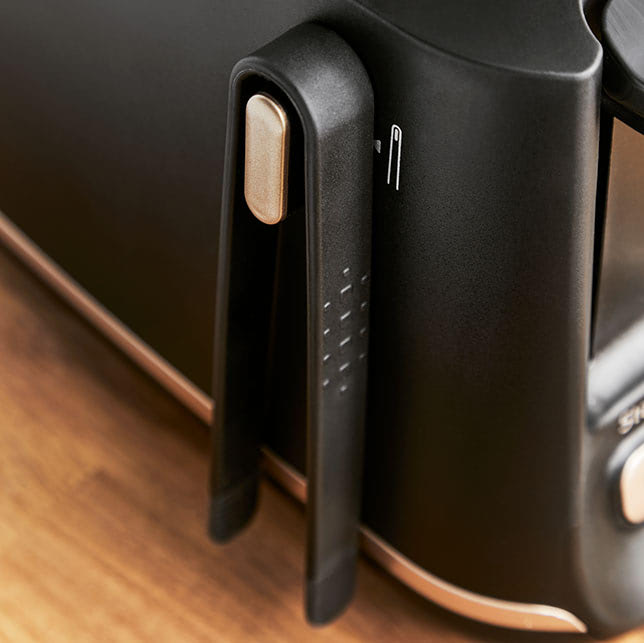 Side view of the Includeo toaster with a zoom on the magnetic clamp that allows to get the toasted bread without burning yourself