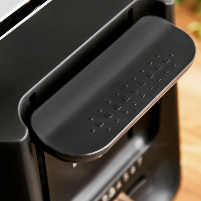 Includeo toaster seen from above with a zoom on the large lever allowing easy support and elevation of small slices of bread